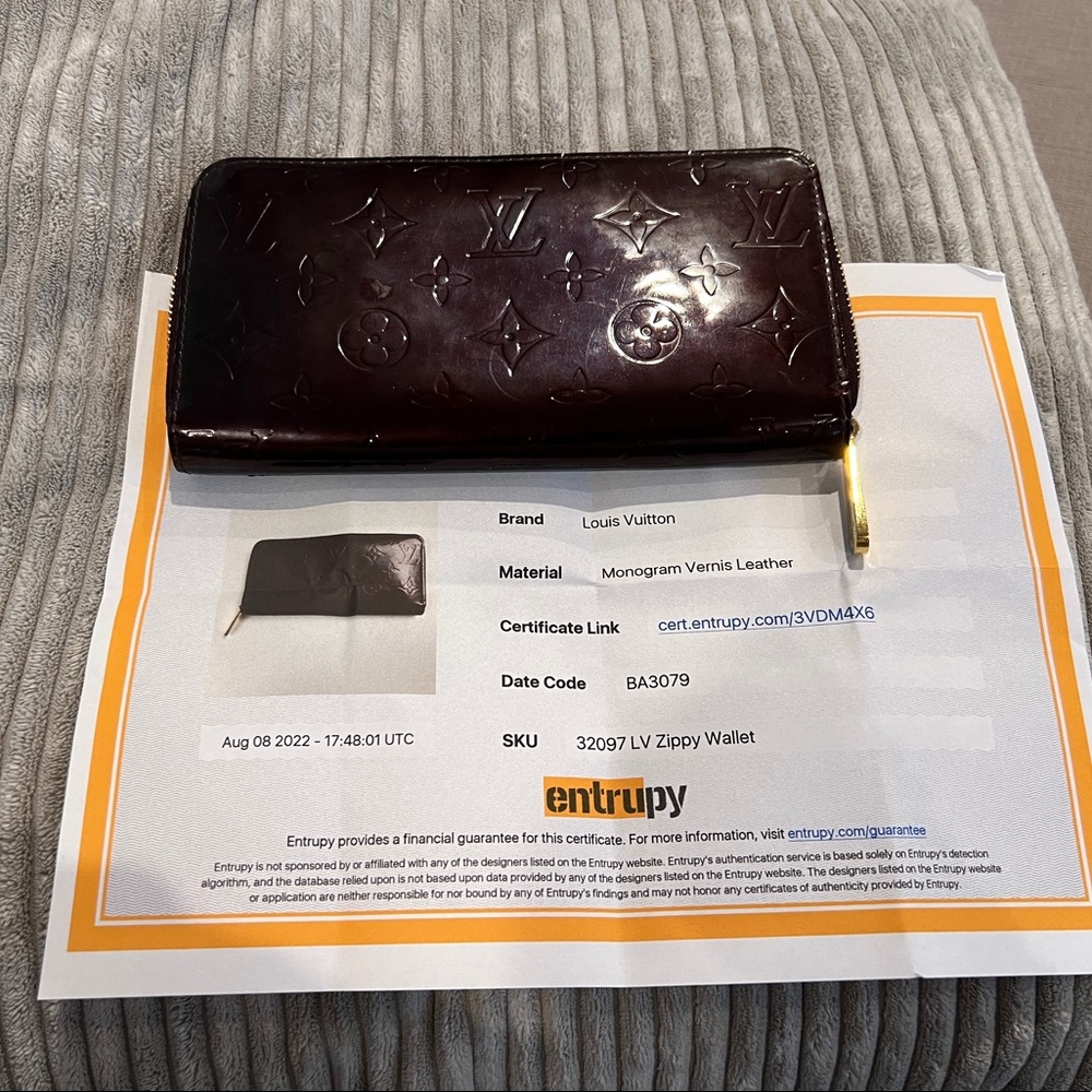 100% Authentic Vernis Zippy Wallet